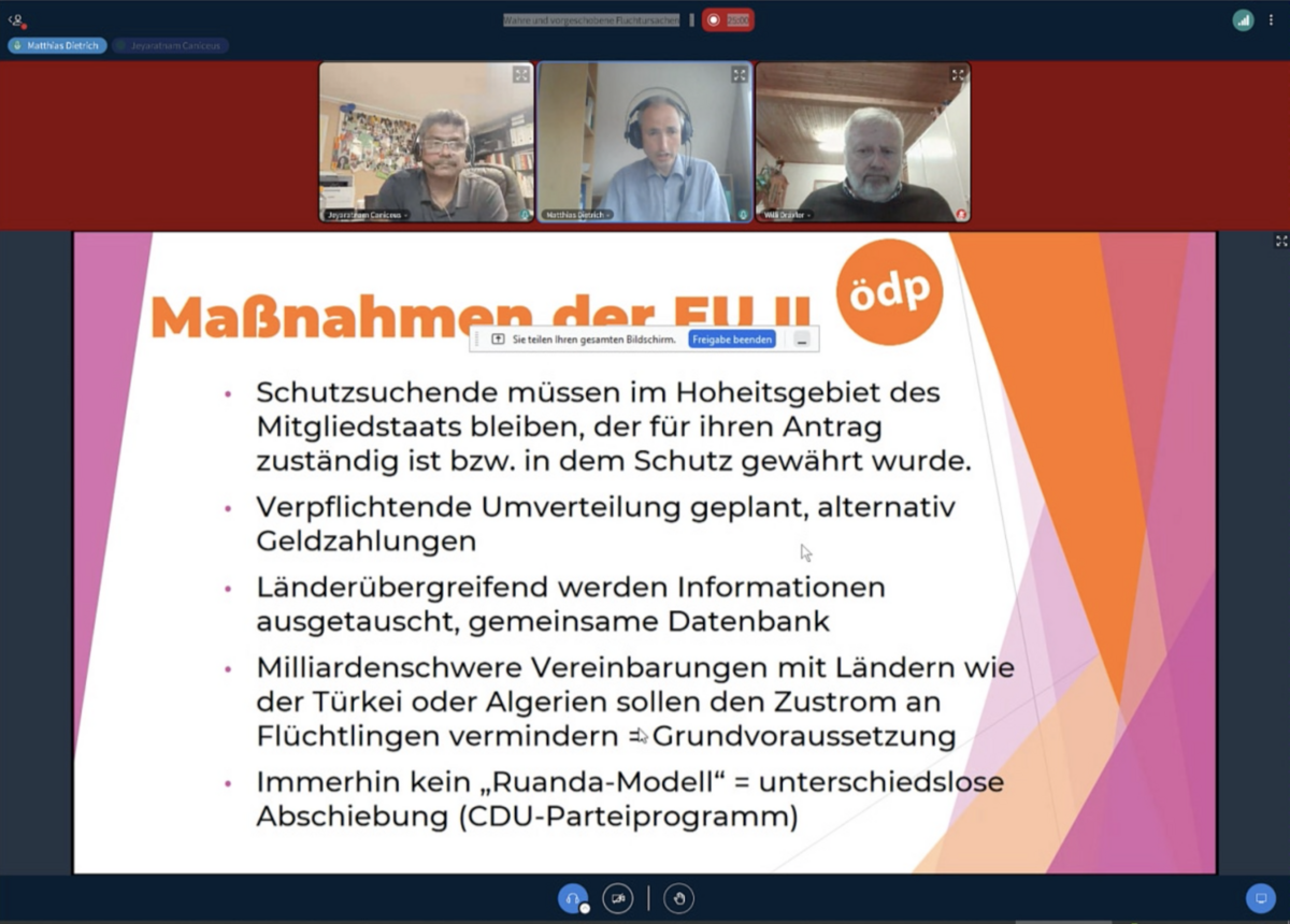 Lösungsorientiert: Unter der Leitung von Matthias Dietrich (Mitte) zeigten Jeyaratnam Caniceus und Wilhelm Dräxler konstruktive Lösungsvorschläge für die Begrenzung der Flüchtlingsströme auf.