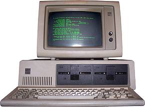 Der IBM Personal Computer aus dem Jahr 1981. Foto: Boffy b at German Wikipedia, GFDL and CC BY-SA 3.0 < https://creativecommons.org/licenses/by-sa/3.0/deed.en>, via Wikimedia Commons