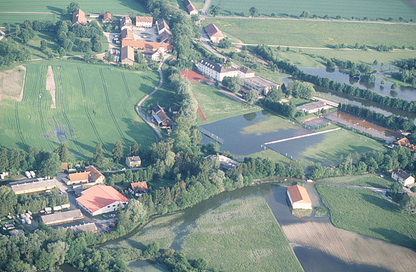1999 standen große besiedelte Gebiete an der Amper unter Wasser. Diese Gebiete blieben 2024 verschont. Foto: Peter Knoll