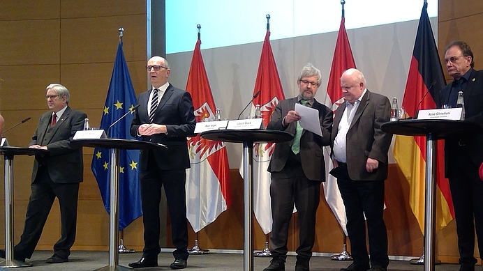 V.l.: Wirtschaftsminister Jörg Steinbach (SPD), Ministerpräsident Dietmar Woidke (SPD), Umweltminister Axel Vogel (Grüne). Foto: ÖDP 