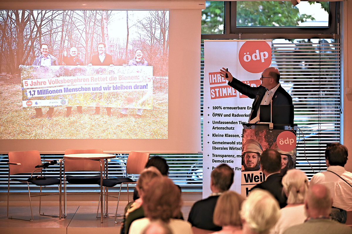 Stolzer Rückblick: Dr. Norbert Schäffer steht auch noch nach fünf Jahren an der Seite der ÖDP beim Artenschutz. Foto: Peter Knoll
