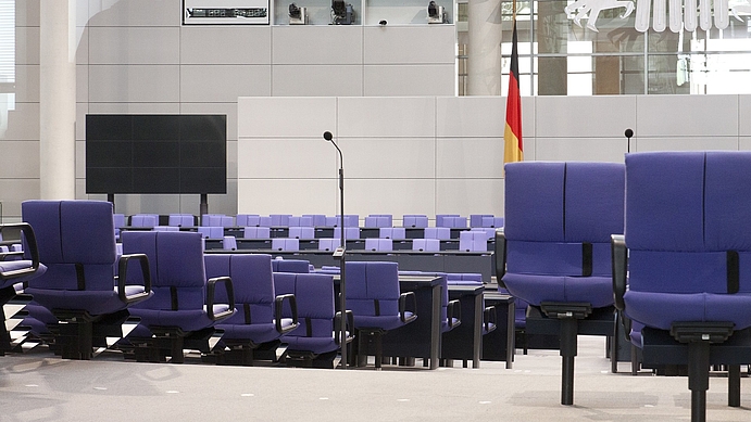 Symbolbild Leere Sitze im Deutschen Bundestag