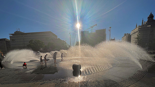 München Stachus in sommerlicher Hitze (Foto: Helmut Scheel)