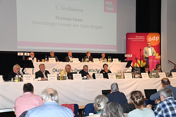 am Redepult Thomas Feser