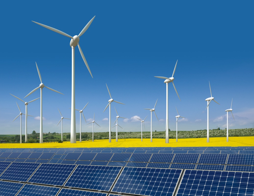 Windräder und Solaranlage